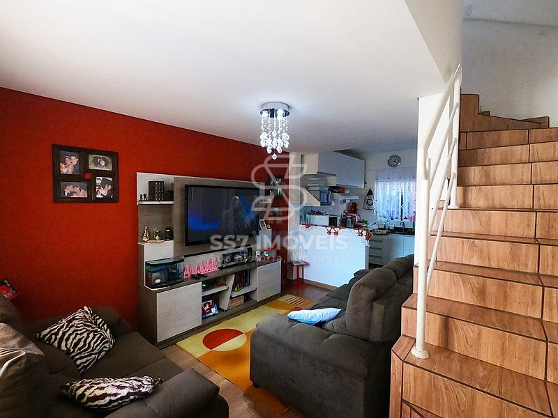 Lindo sobrado à venda, com 2 quartos, no bairro Sitio Cercado, em Curitiba, próximo a Rua São José dos Pinhais. Podendo ser financiado — foto 4