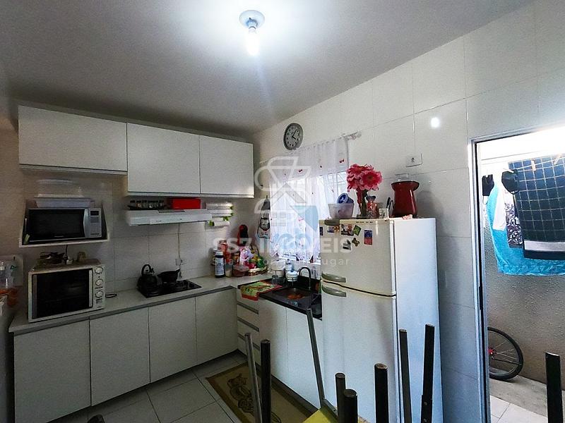 Lindo sobrado à venda, com 2 quartos, no bairro Sitio Cercado, em Curitiba, próximo a Rua São José dos Pinhais. Podendo ser financiado — foto 9