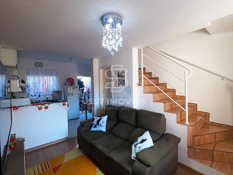 Lindo sobrado à venda, com 2 quartos, no bairro Sitio Cercado, em Curitiba, próximo a Rua São José dos Pinhais. Podendo ser financiado — foto 5