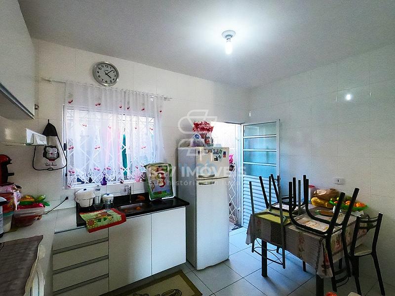 Lindo sobrado à venda, com 2 quartos, no bairro Sitio Cercado, em Curitiba, próximo a Rua São José dos Pinhais. Podendo ser financiado — foto 7