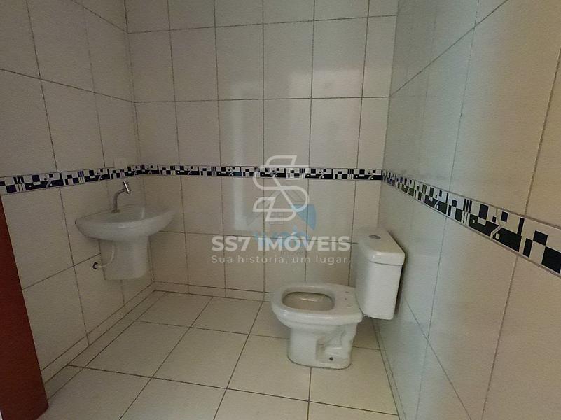 Lindo sobrado à venda, conta com 4 quartos e amplo terrreno, em região tranquila no bairro do Umbará, próximo ao Santuário da Divina Misericórdia. — foto 24