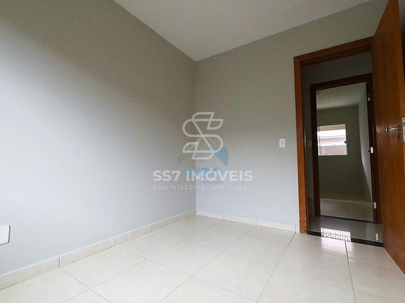 Lindo sobrado à venda, conta com 4 quartos e amplo terrreno, em região tranquila no bairro do Umbará, próximo ao Santuário da Divina Misericórdia. — foto 14