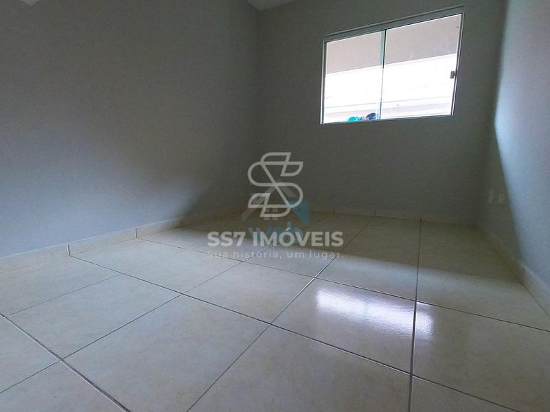 Lindo sobrado à venda, conta com 4 quartos e amplo terrreno, em região tranquila no bairro do Umbará, próximo ao Santuário da Divina Misericórdia. — foto 11