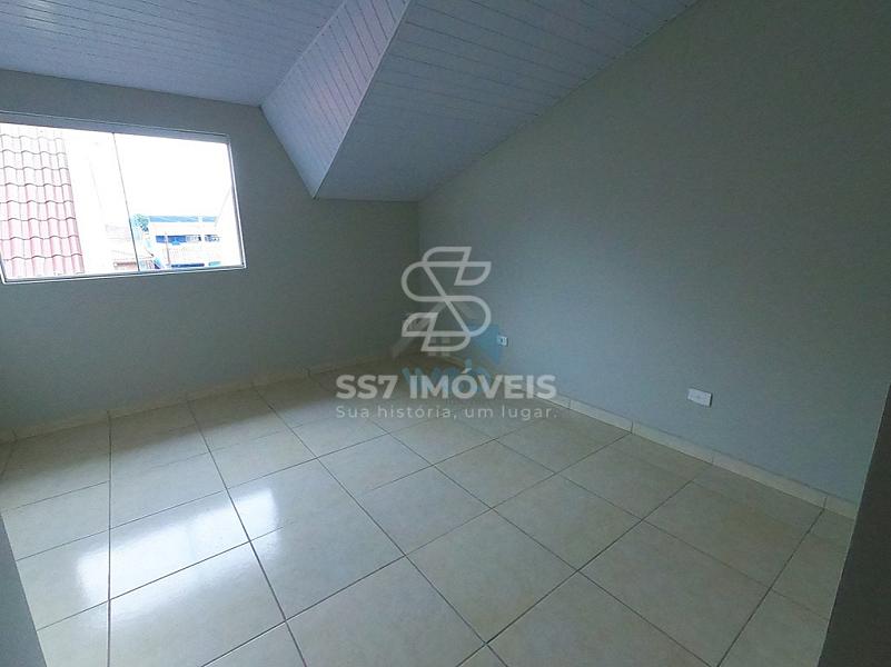 Lindo sobrado à venda, conta com 4 quartos e amplo terrreno, em região tranquila no bairro do Umbará, próximo ao Santuário da Divina Misericórdia. — foto 19