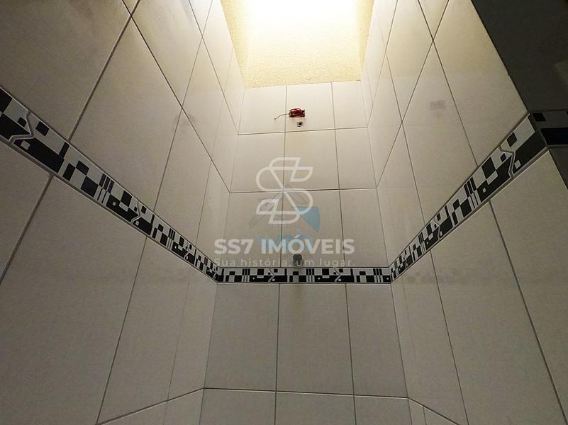 Lindo sobrado à venda, conta com 4 quartos e amplo terrreno, em região tranquila no bairro do Umbará, próximo ao Santuário da Divina Misericórdia. — foto 23