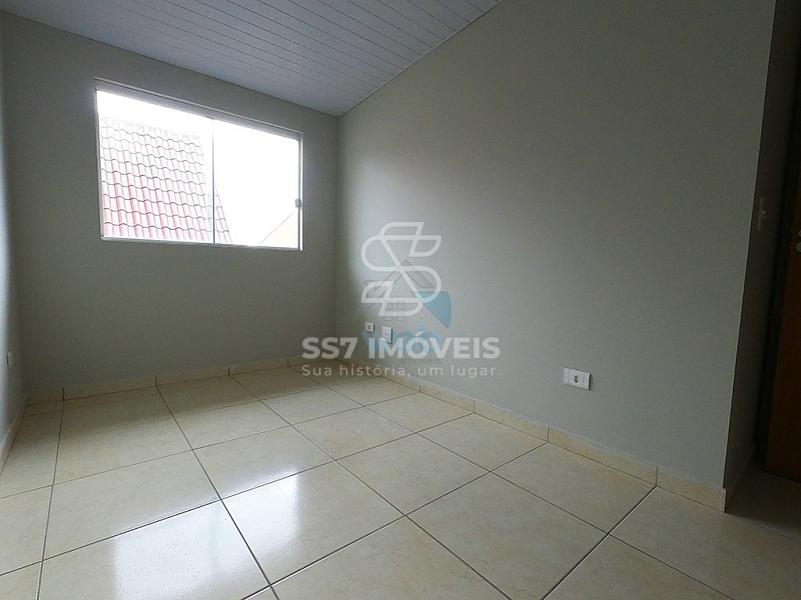 Lindo sobrado à venda, conta com 4 quartos e amplo terrreno, em região tranquila no bairro do Umbará, próximo ao Santuário da Divina Misericórdia. — foto 17