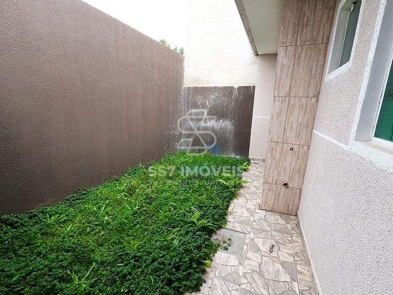 Lindo sobrado à venda, conta com 4 quartos e amplo terrreno, em região tranquila no bairro do Umbará, próximo ao Santuário da Divina Misericórdia. — foto 8