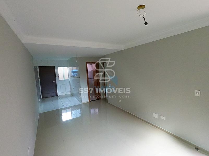 Lindo sobrado à venda, conta com 4 quartos e amplo terrreno, em região tranquila no bairro do Umbará, próximo ao Santuário da Divina Misericórdia. — foto 4