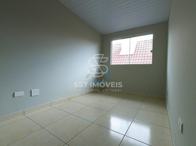 Lindo sobrado à venda, conta com 4 quartos e amplo terrreno, em região tranquila no bairro do Umbará, próximo ao Santuário da Divina Misericórdia. — foto 16