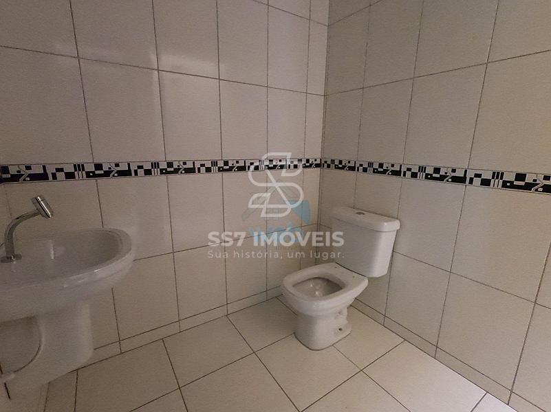 Lindo sobrado à venda, conta com 4 quartos e amplo terrreno, em região tranquila no bairro do Umbará, próximo ao Santuário da Divina Misericórdia. — foto 22