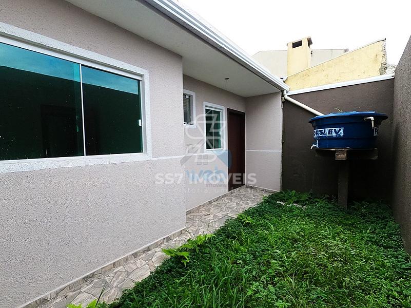 Lindo sobrado à venda, conta com 4 quartos e amplo terrreno, em região tranquila no bairro do Umbará, próximo ao Santuário da Divina Misericórdia. — foto 9