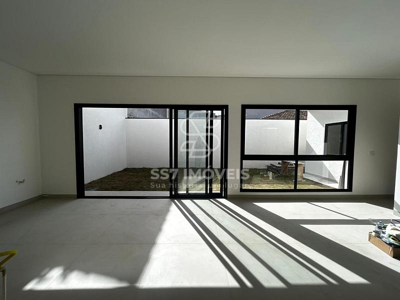 Ampla casa térrea com 3 suítes + amplo terreno no Mercúrio -  Cajuru! — foto 12