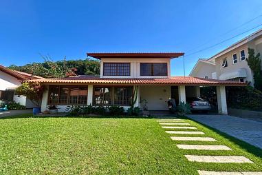 Casa com 5 quartos à venda, 400m², 4 banheiros, 2 garagens - Centro - Balneário Camboriú