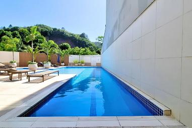 Apartamento no Edifício Porto Madeiro | 2 suítes em localização privilegiada na Praia Brava