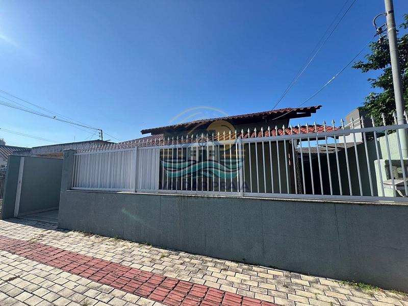 Excelente casa com edícula e amplo terreno à venda no bairro Cordeiros — foto 2