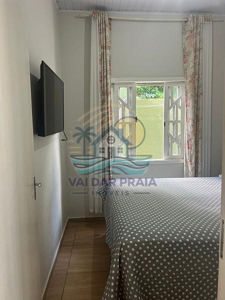 Excelente casa com edícula e amplo terreno à venda no bairro Cordeiros — foto 11