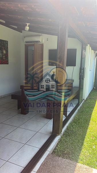 Excelente casa com edícula e amplo terreno à venda no bairro Cordeiros — foto 8