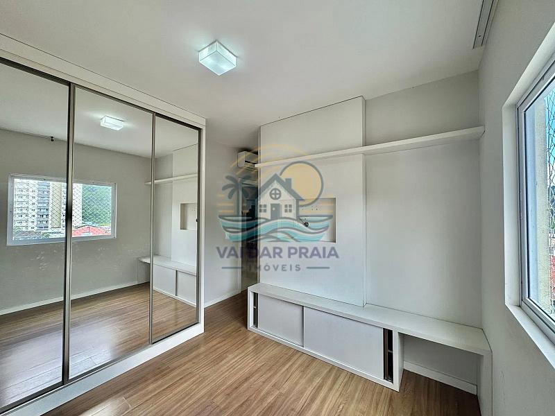 Apartamento com suíte e sacada com churrasqueira no Jardim das Tulherias em Itajaí — foto 17