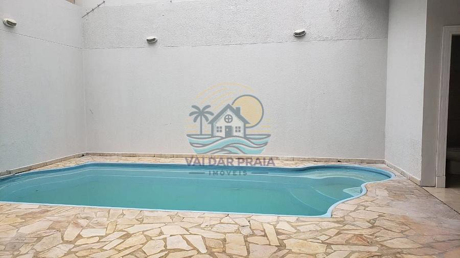 Casa à venda no bairro Nações em Balneário Camboriú | 325m², 3 pavimentos e área de lazer com piscina — foto 2