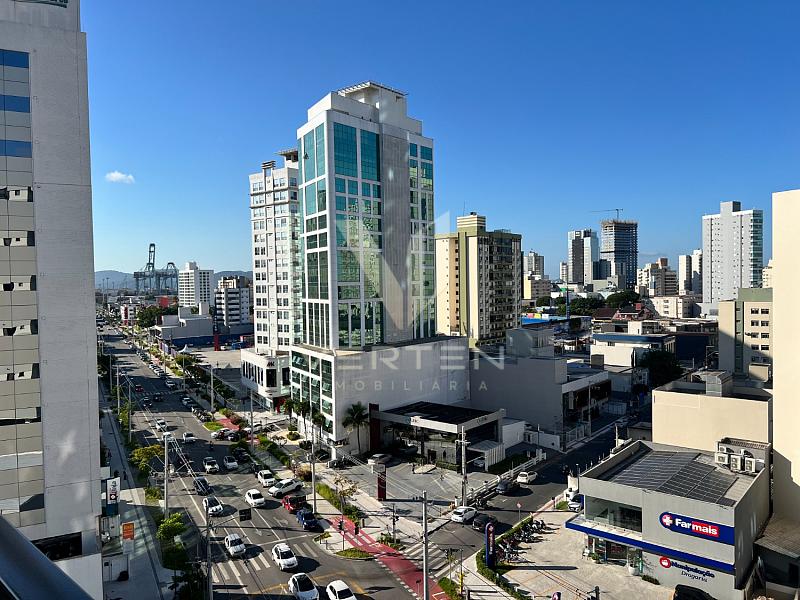 5 dormit�rios, sendo 4 su�tes, em impressionantes 327 m� privativos no Centro de Itaja�. 11