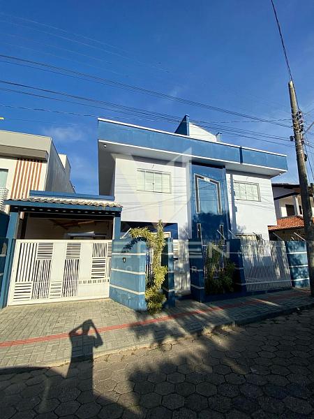 Casa com 240 m� em Penha 1