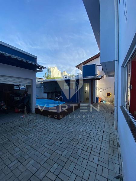 Casa com 240 m� em Penha 4
