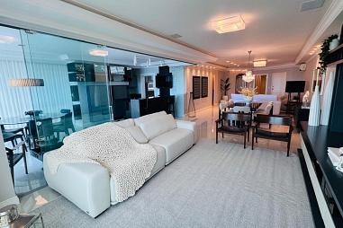 Um ícone frente mar de Meia Praia